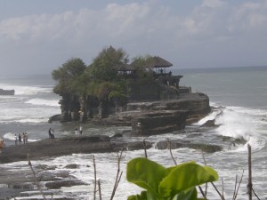 Un temple au milieu des vagues